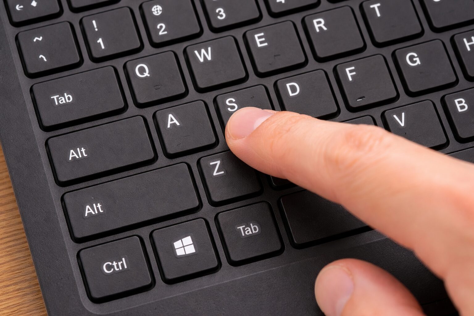 【PC時短術】まだマウスでカチカチしてるの？「Alt＋Tab」の爆速ウィンドウ切り替えで定時退社キメようぜ！